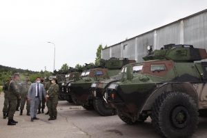 США передали Косово бронетранспортери M1117