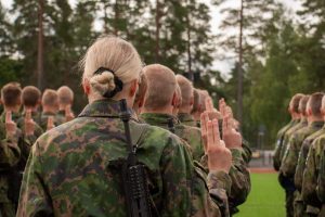 Фінська армія хоче мати більше жінок у війську