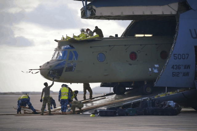 Австралія отримала перші гелікоптери CH-47F Chinook за цьогорічною угодою