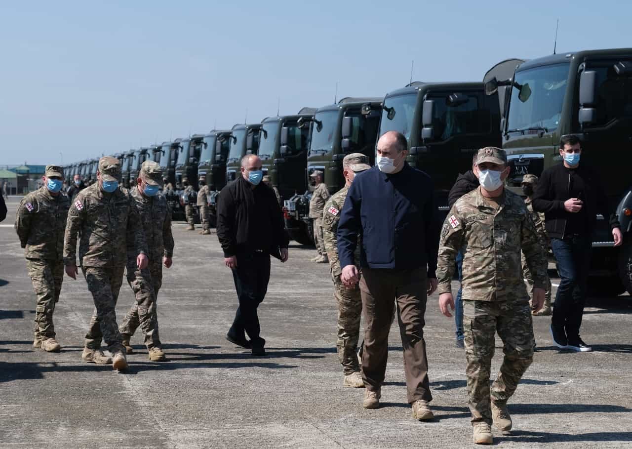 Армія Грузії отримала вантажівки та спецтехніку