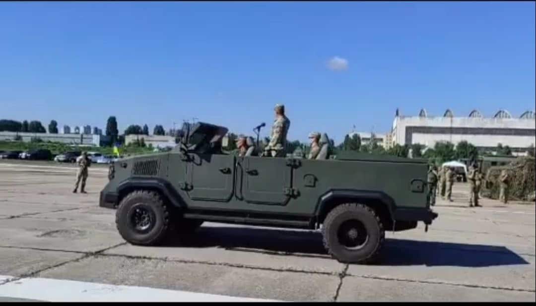 Приймати Парад будуть  на «Козак-кабріолет»