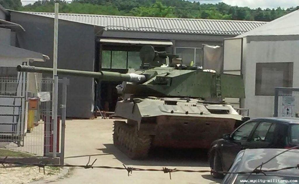 Легкий танк на базі шасі САУ 2С1 «Гвоздика». Фото: Twitter/@Ninja998998