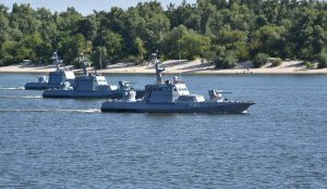 Катери ВМС України провели тренування на Дніпрі у Києві