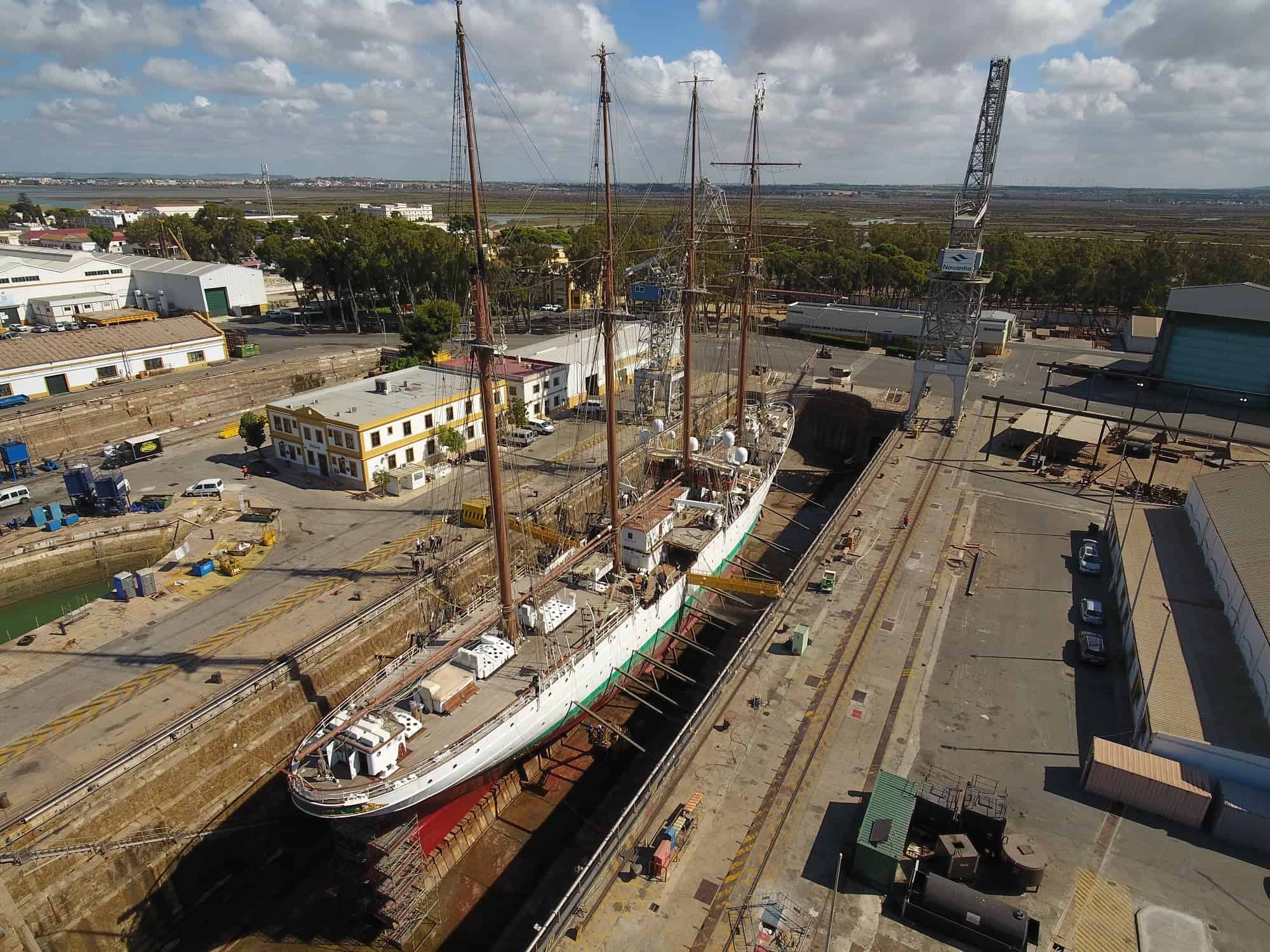 Іспанський вітрильник Juan Sebastián Elcano зайшов на ремонт