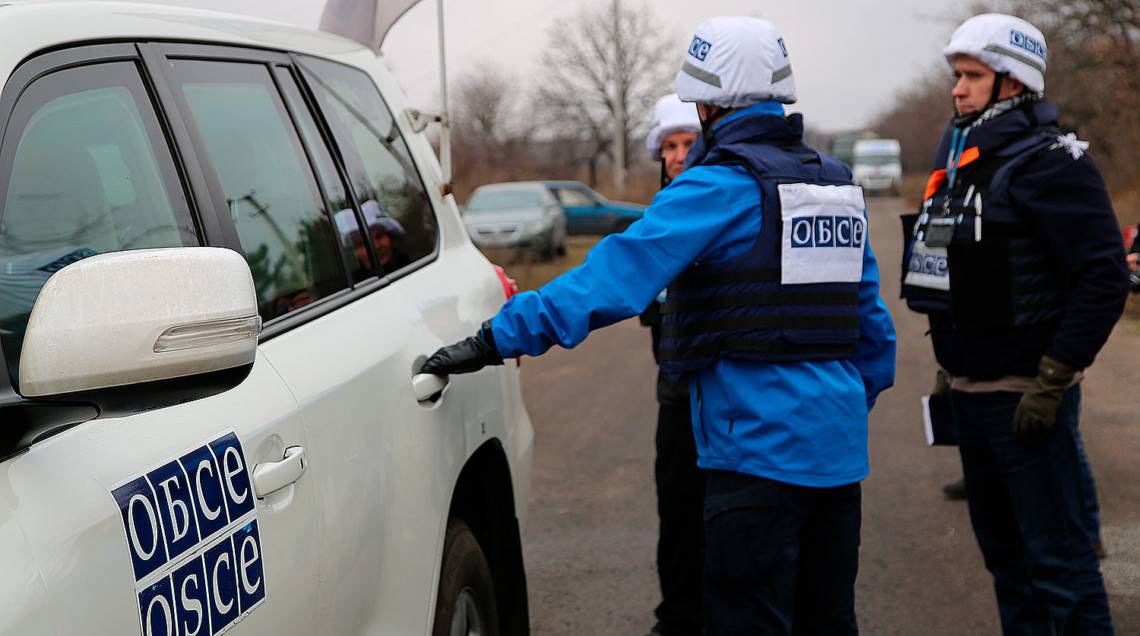 ОБСЄ призупинила спостережну місію на Донбасі