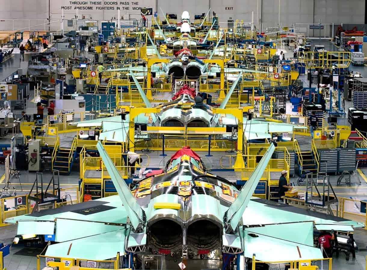 US sends F-22 Raptor jets to Poland - Militarnyi