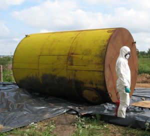 В Івано-Франківській обл. розпочато закачування в цистерни меланжу для вивозу і утилізації