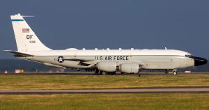 Літаки RC-135W та E-8C одночасно проводять розвідку над Україною