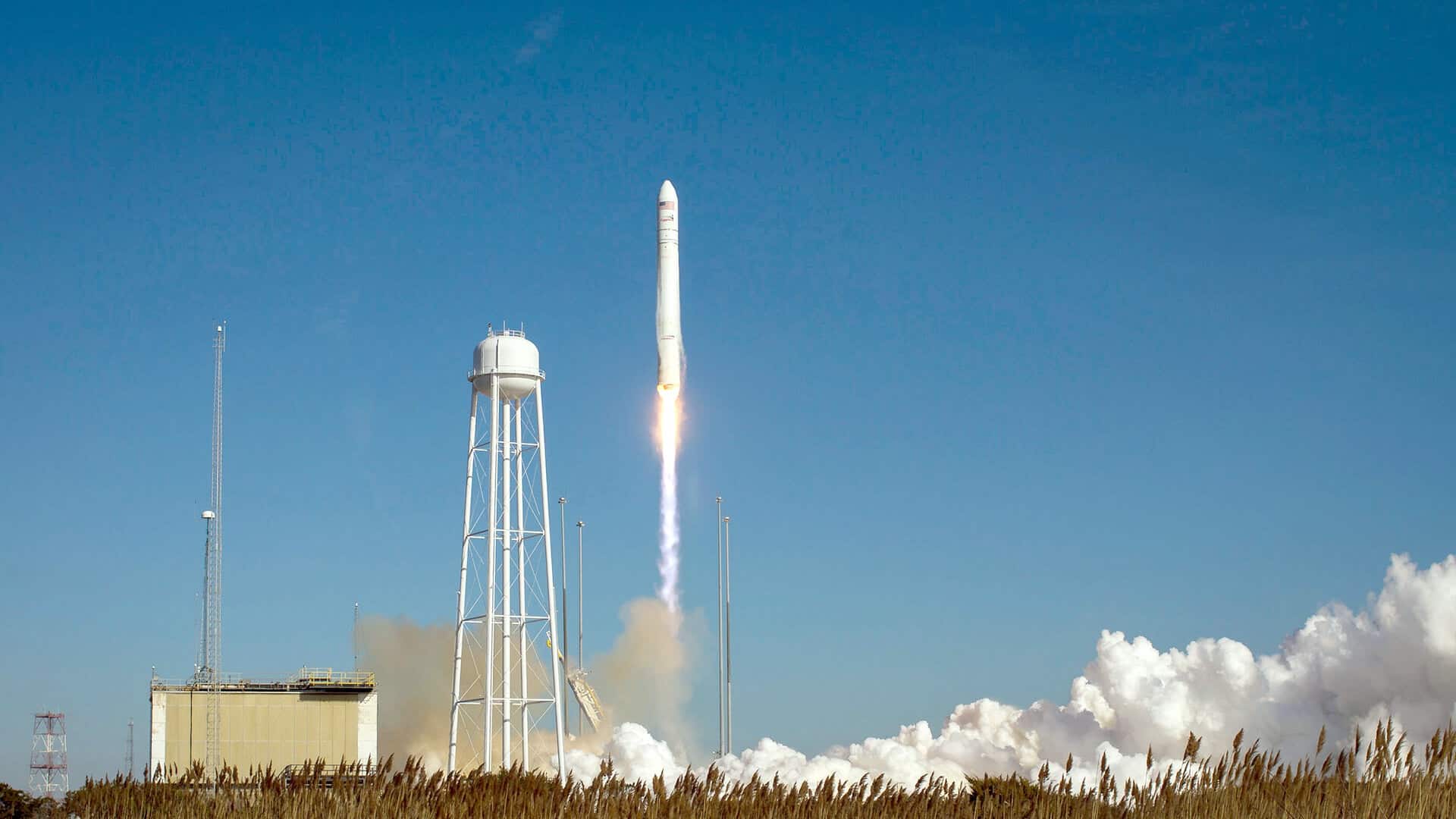 Ukrainian-American rocket Antares launches the Cygnus spacecraft with cargo for ISS