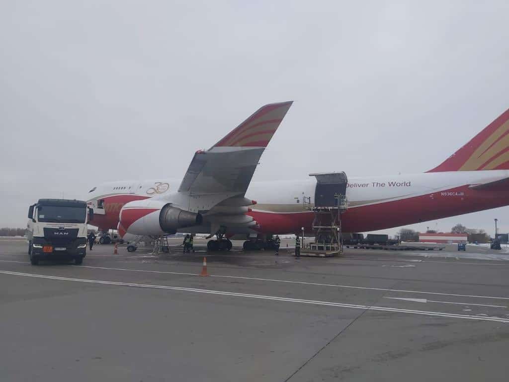 The sixth plane with military aid arrives in Ukraine from the United States