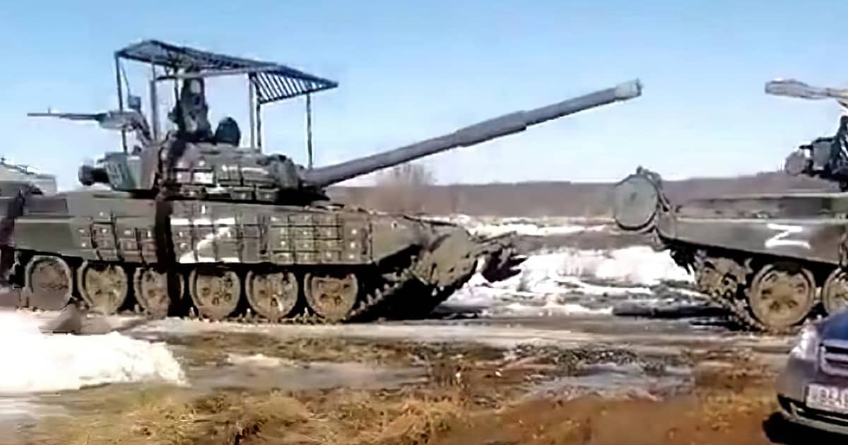 Russians apply tactical signs on equipment on the border with Ukraine