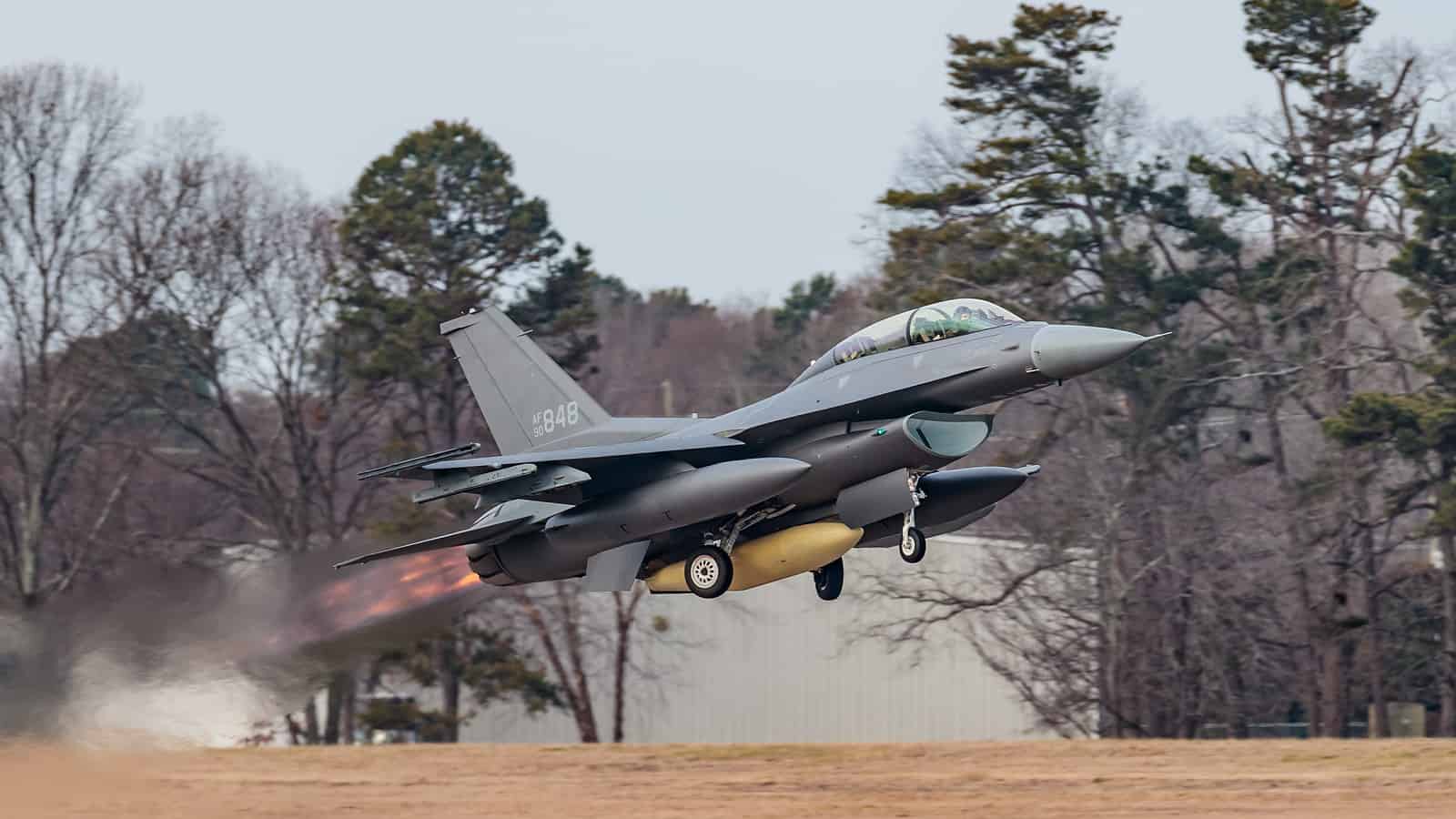 Повітряні сили США отримали перший F-16 відремонтований на новому заводі