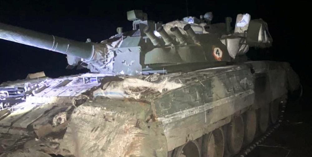 The Ukrainian soldiers captured T-80U and T-80BVM tanks