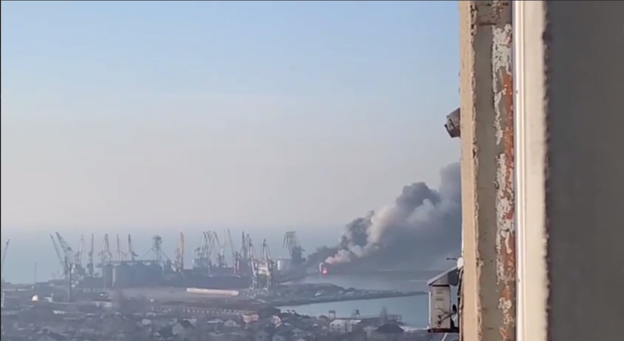 In the port of Berdyansk explosions – destoyed three Russian landing ships