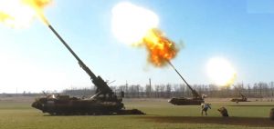 In the east of Ukraine 2S7 Pion self-propelled artillery work on Russians