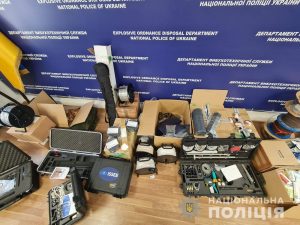 British explosives technicians passed over special equipment to the Ukrainian police