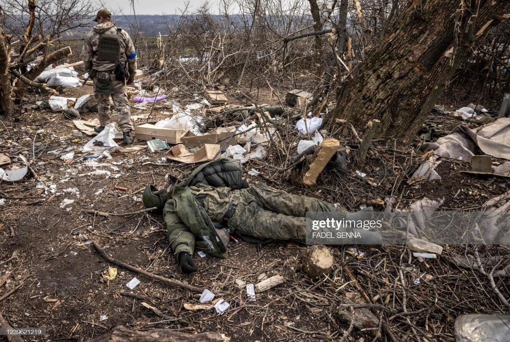 Ліквідований російський солдат на околицях Малої Рогані. Березень 2022. Фото: FADEL SENNA