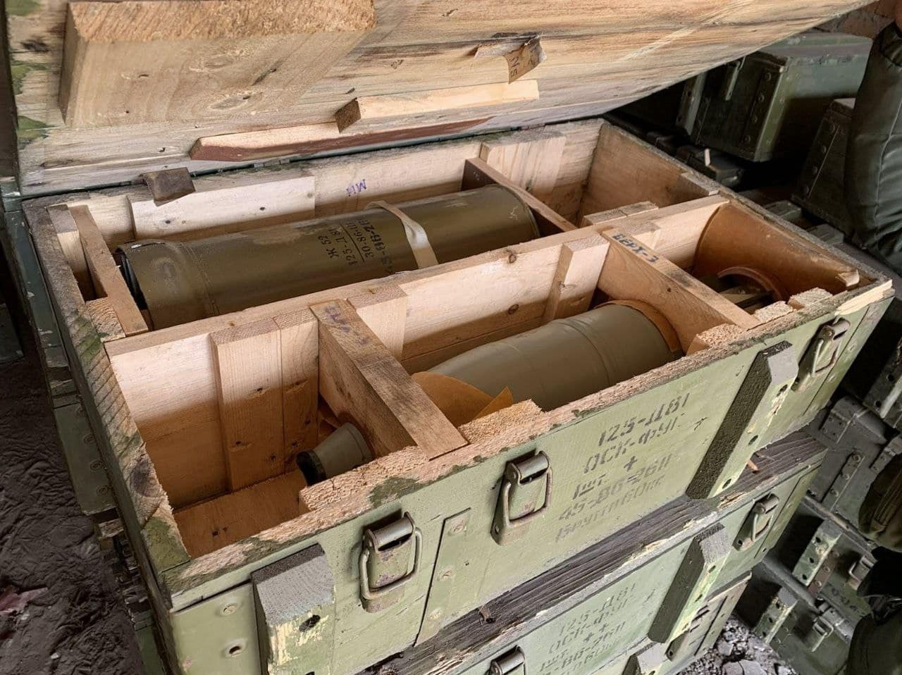 Soldiers of the National Guard of Ukraine found approximately 100 boxes of tank ammunition in the Kyiv region