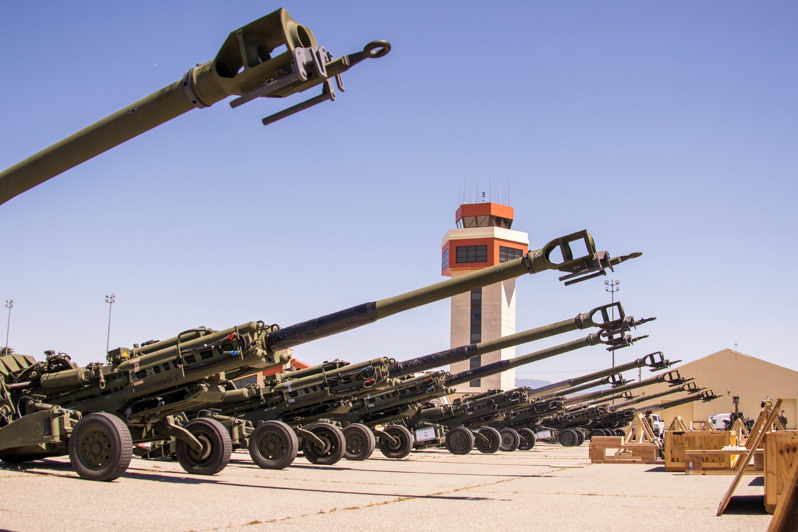 The United States has shown how they are transporting the M777 howitzers to Ukraine