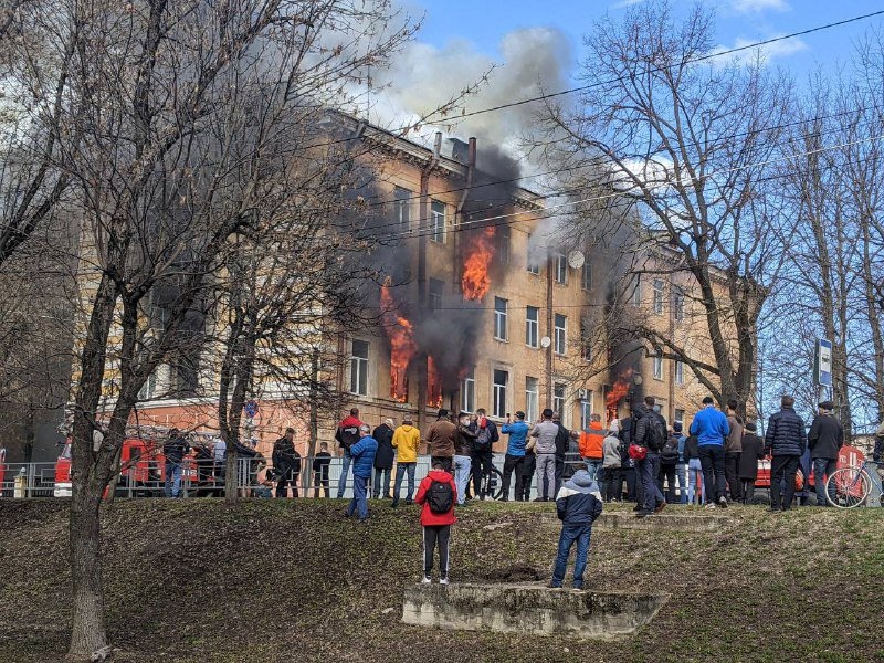 In Russia, the building of the Defence Ministry’s Research Institute is on fire