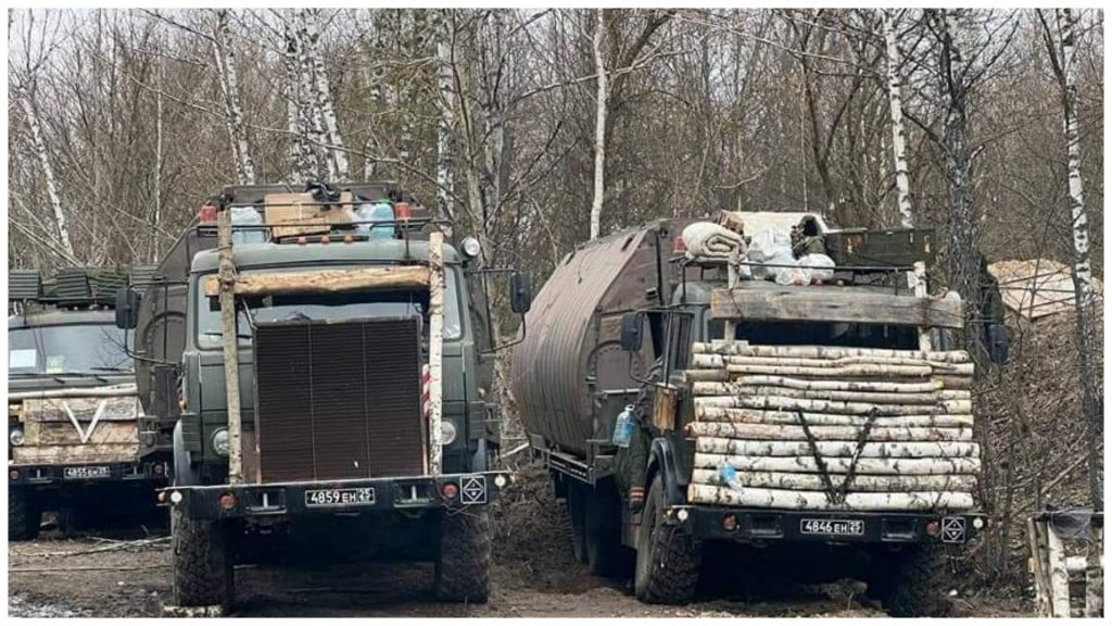 Автотехніка російських військових з імпровізованим захистом. Березень 2022. Фото: 24tv.ua