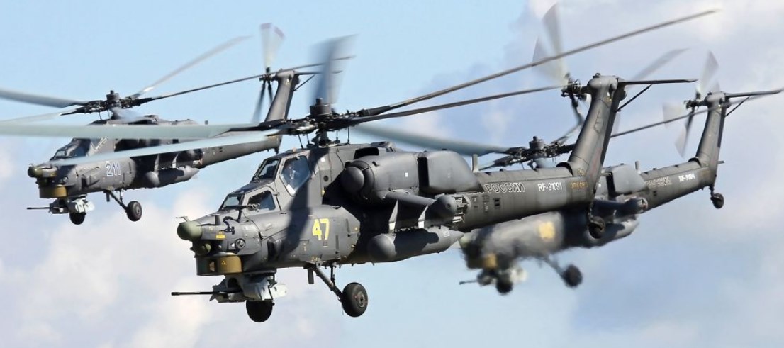Російські ударні гелікоптери Ми-28Н під час польоту