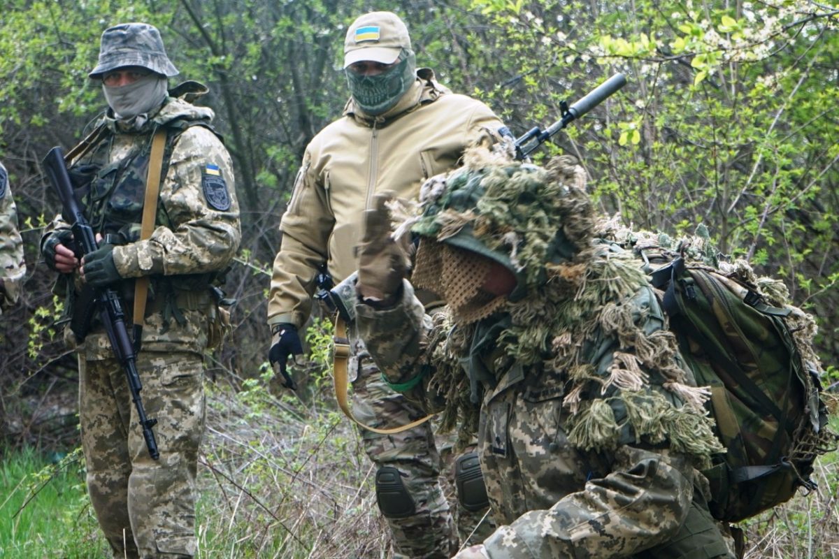 Зеленський підписав закон, який дозволяє перекидання ТрО в зону бойових дій