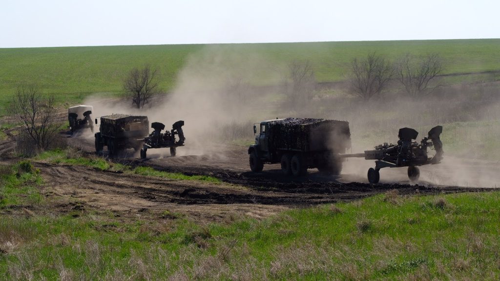 Буксирувальні гаубиці M777, травень 2022 Фото: Головнокомандувач ЗСУ