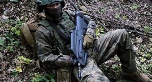 Soldiers in Ukraine use FN F2000 rifles