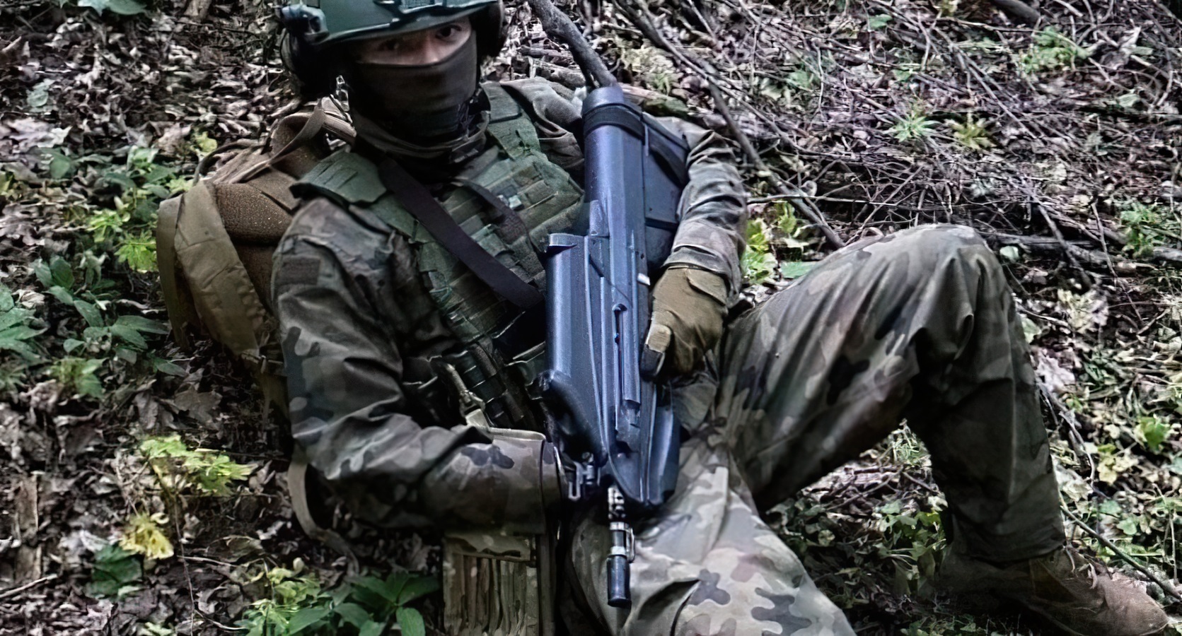 Soldiers in Ukraine use FN F2000 rifles