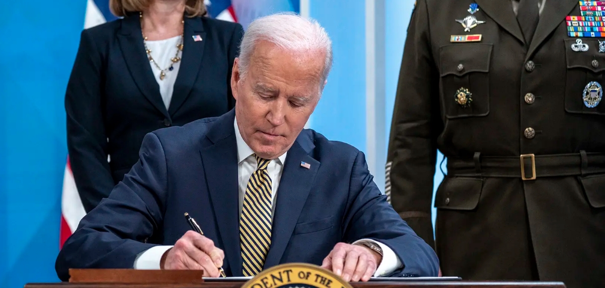 U.S. President Joe Biden signs the $40B assistance for Ukraine bill