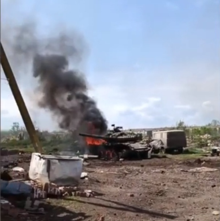 Ukrainian artillery destroyed enemy armored vehicles in the Kharkiv region