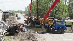 Військовослужбовці розпочали будівництво мосту через річку Тетерів