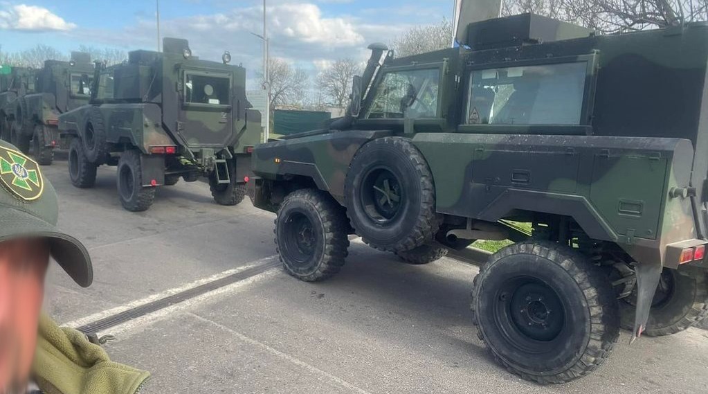 Ukraine received Alvis 4 armored vehicles