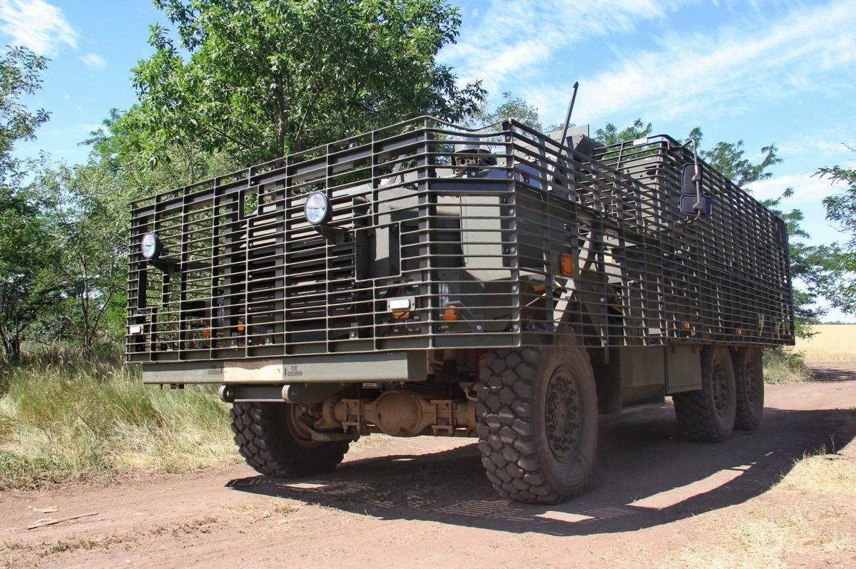 Українські морпіхи почали опановувати британські бронемашини Мastіff