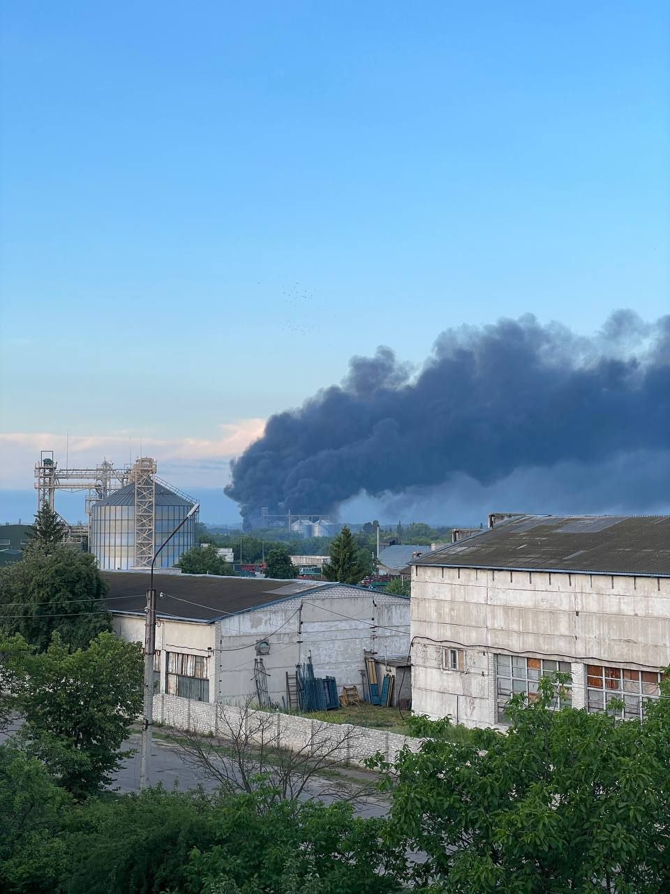 В окупованому Сватовому горить ворожий склад