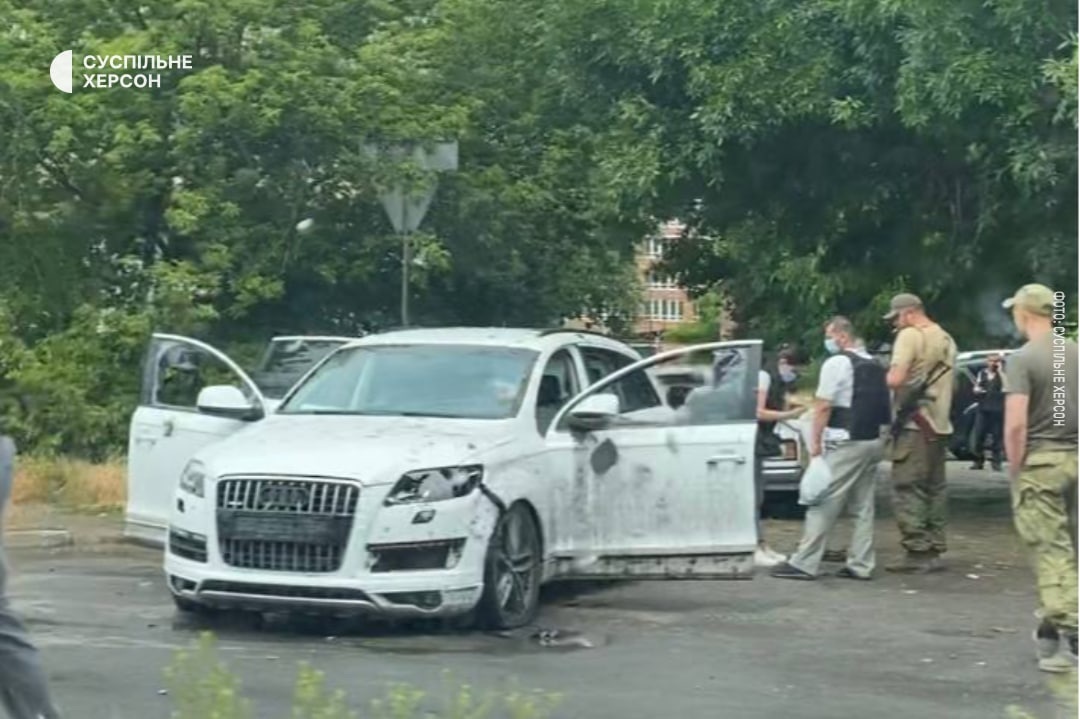 В Херсоні підірвали авто начальника колонії, який перейшов на бік РФ