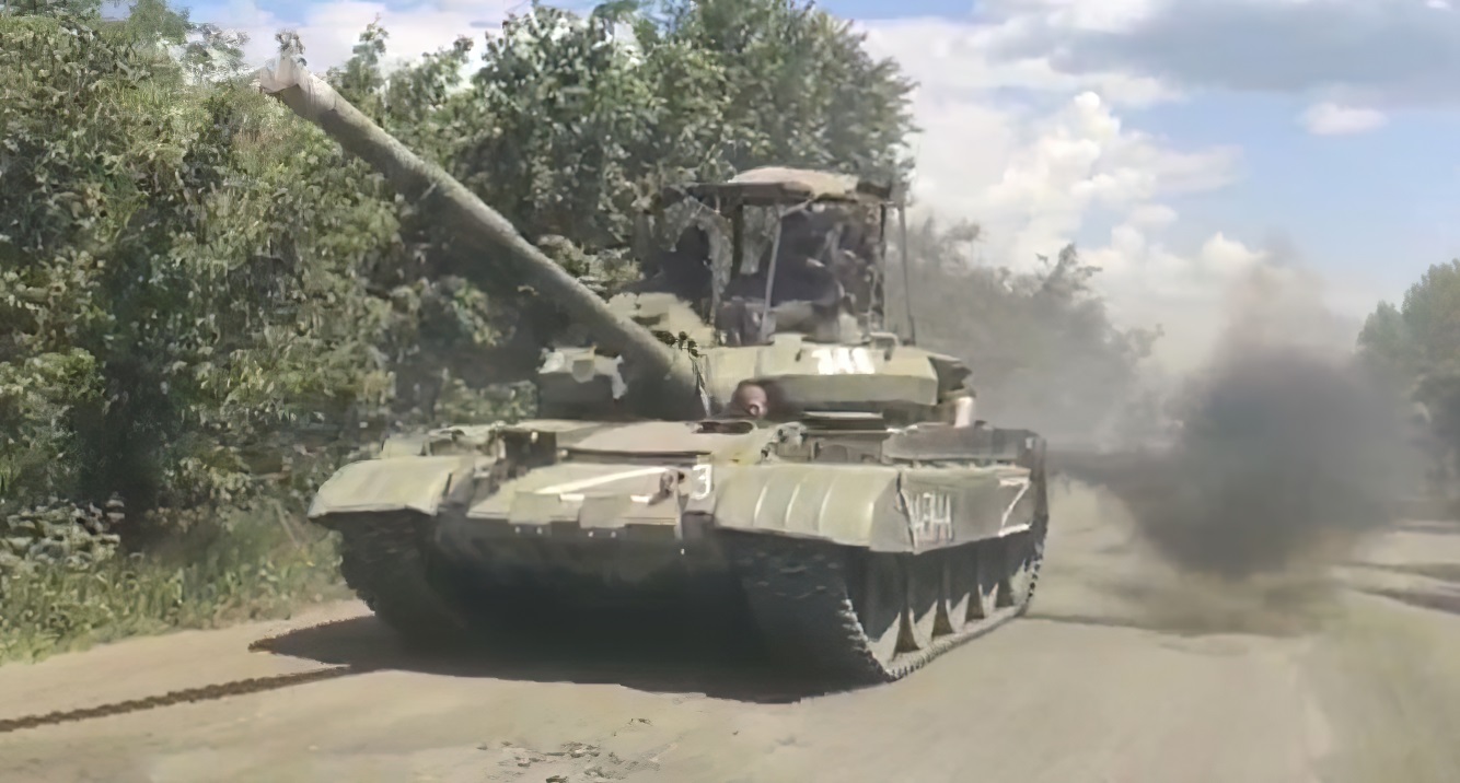 T-62 tanks reinforce invasion forces in Luhansk Region