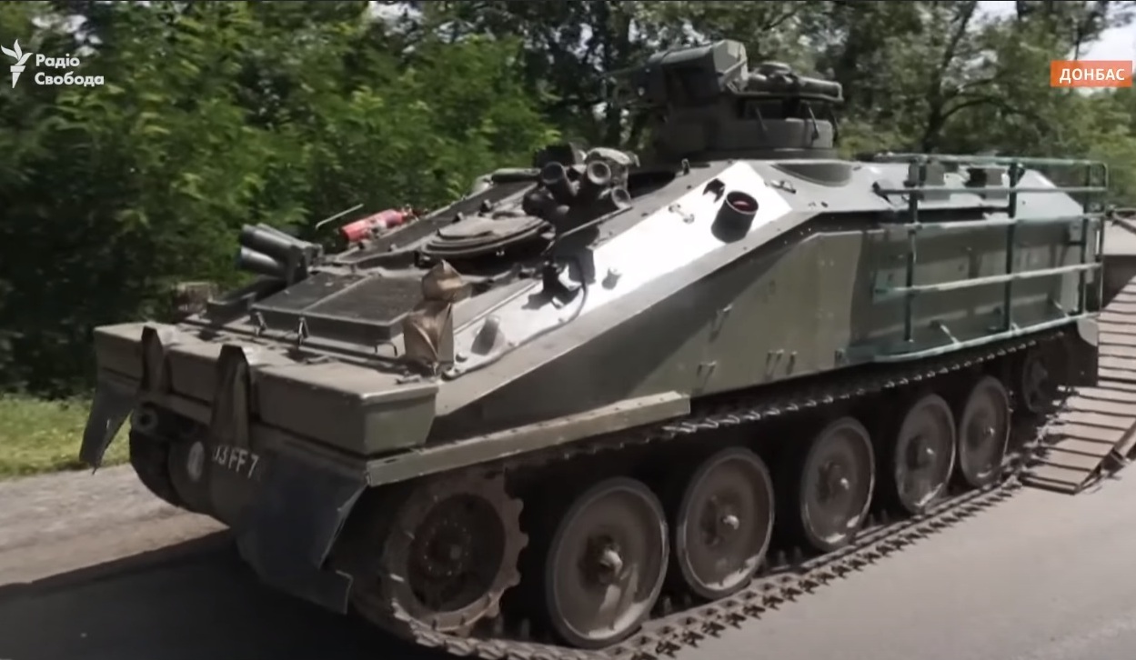 ЗСУ на сході отримали британські бронетранспортери FV103 Spartan