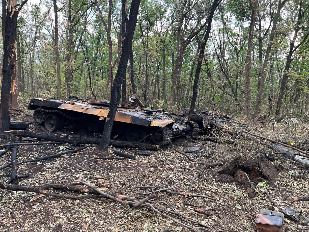 25th Airborne Brigade’s paratroopers neutralize 2 enemy tanks