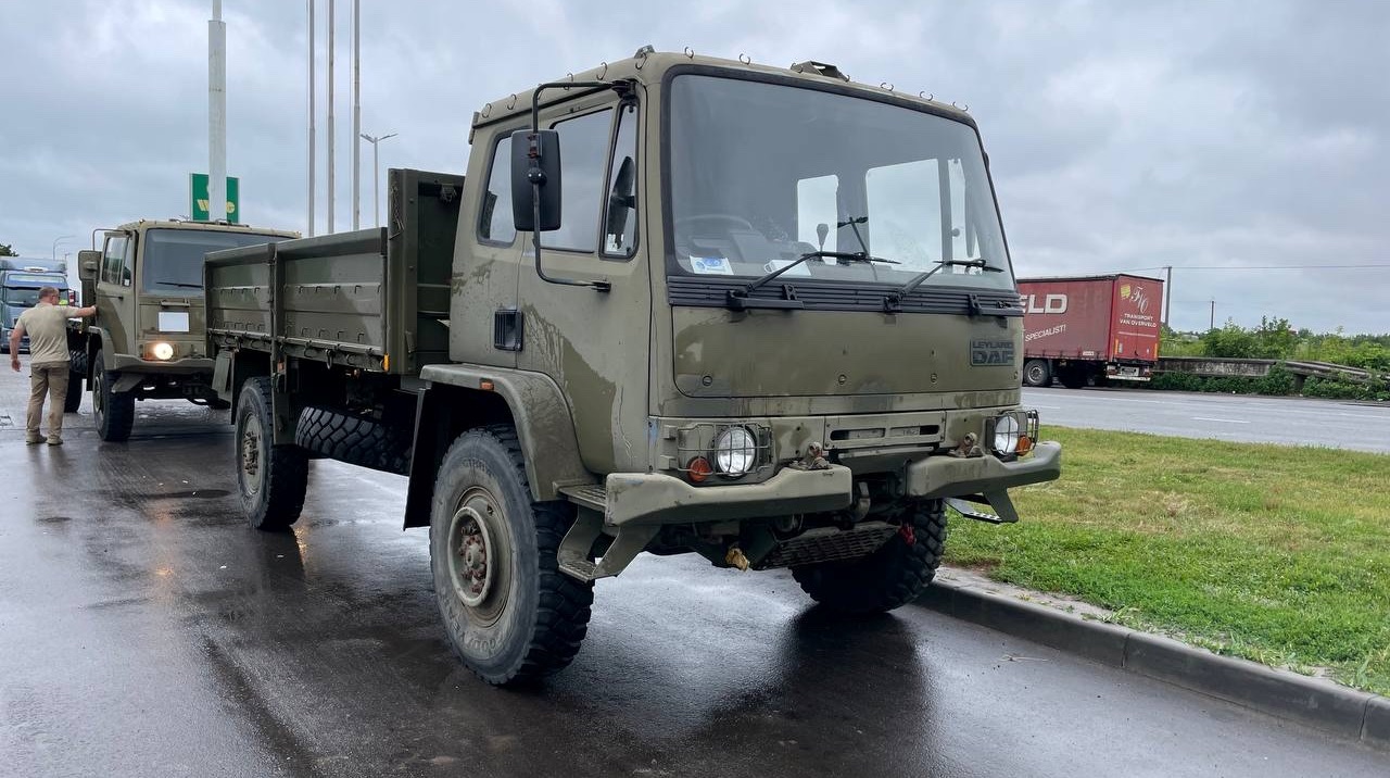 Волонтери закупили для ЗСУ вантажівки DAF Leyland