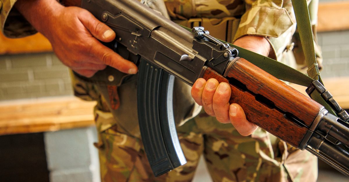 Britain purchased Zastava M70 assault rifles for Ukrainian soldiers training