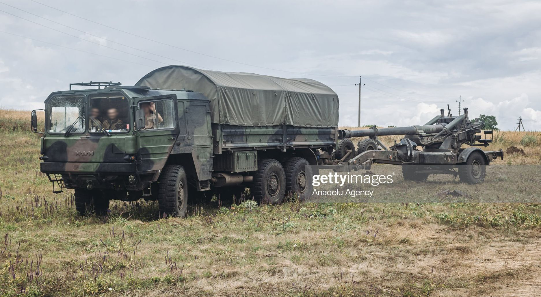 Військові отримали вантажівки MAN Kat для гаубиць FH70