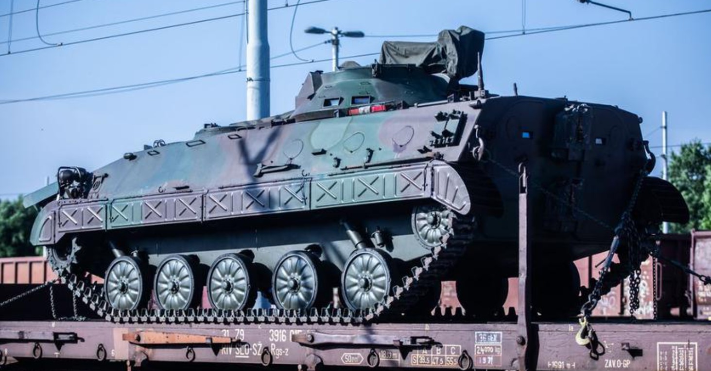 Транспортування БМП M-80A зі Словенії, червень 2022, Фото: 24ur.com