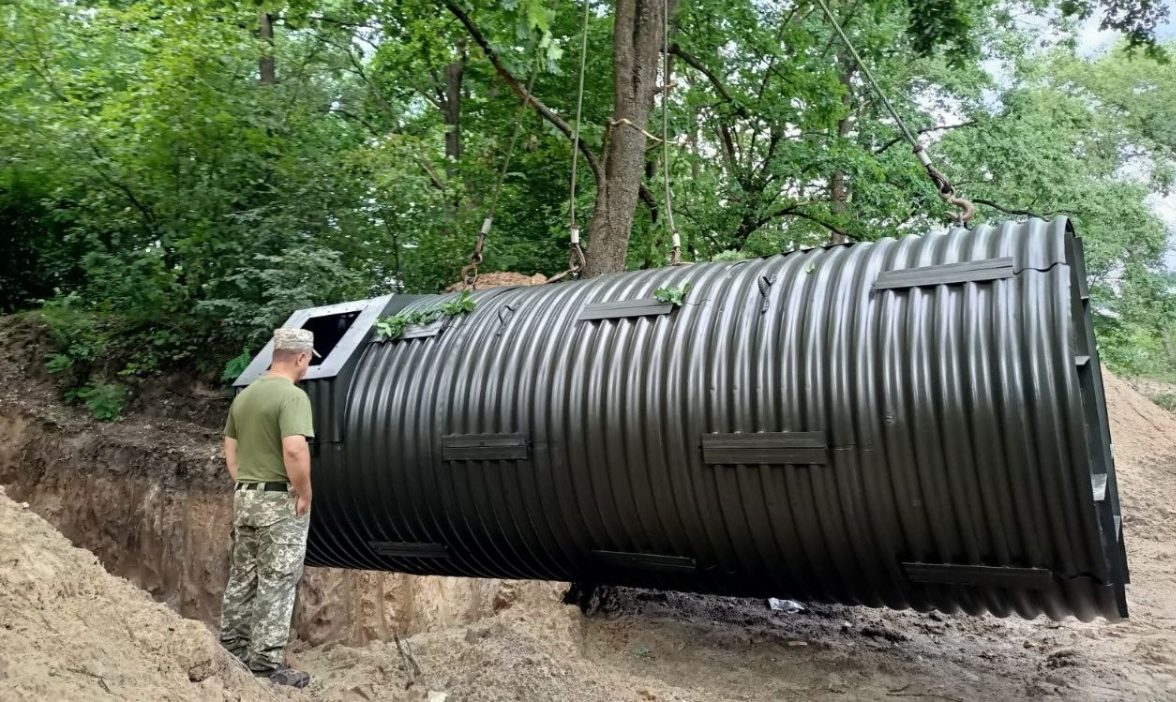 Українські військові отримали спеціальні металеві укриття для облаштування позицій