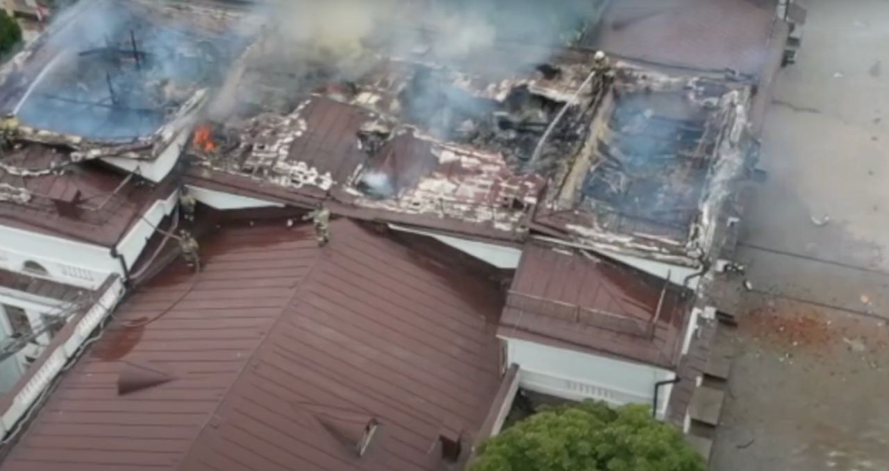 В Донецьку палає залізничний вокзал