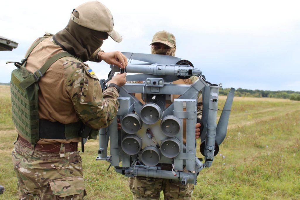 Ударні безпілотники для мін та РПГ українських сил на Сумщині. Вересень 2022. Україна. Фото: Оперативно-тактичне угруповання "Суми"