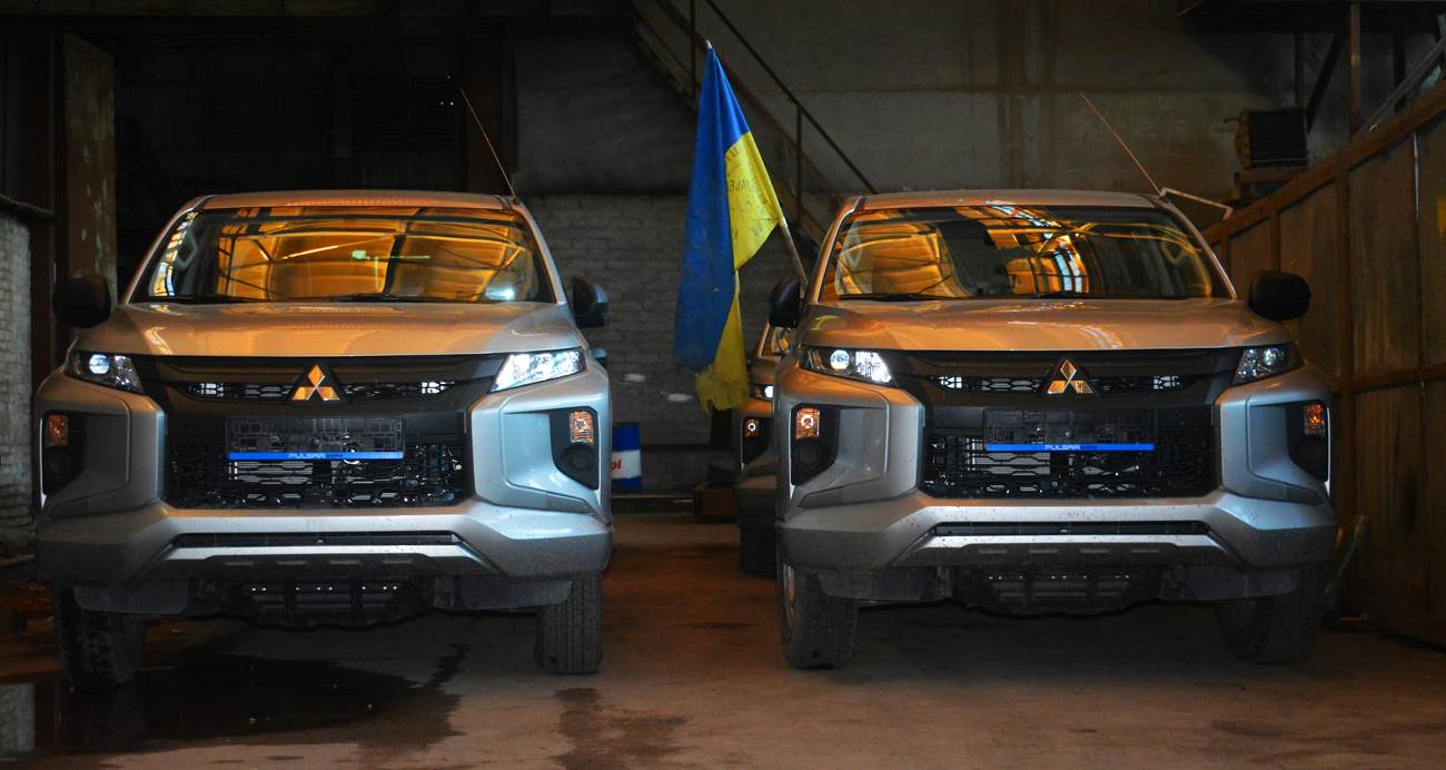 Фонд “Повернись живим” передав десантникам 10 пікапів “Mitsubishi L200”