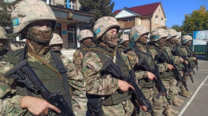 Kazakhstan conducts training for the territorial defense forces near the border with the Russian Federation