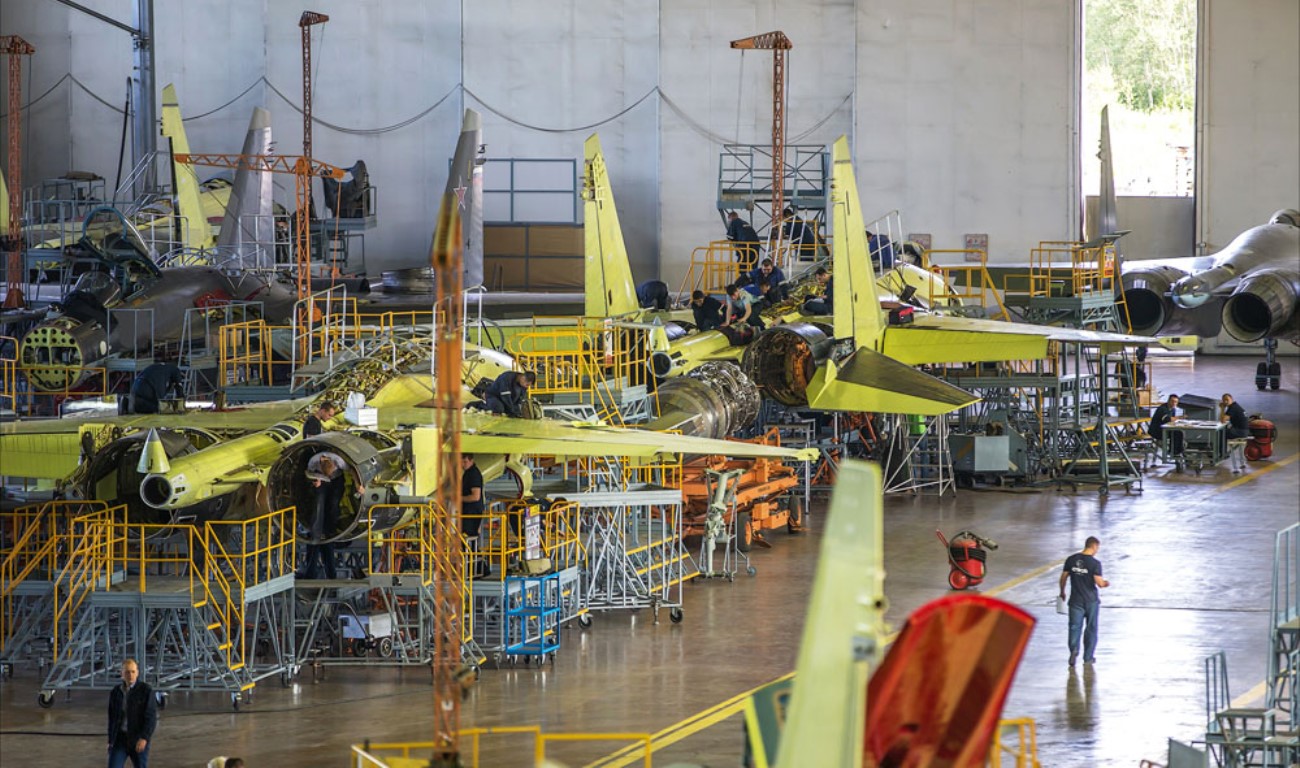 Аналіз RUSI виявив “тонкі місця” виробництва літаків “Сухой”, що вразливі до санкцій та ударів України